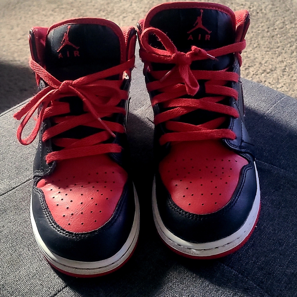 Air Jordan 1 Mid Alternatate